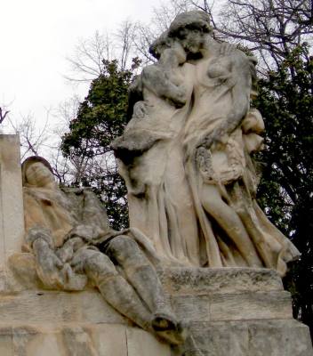 Monument aux Morts de Bziers : Groupe de droite