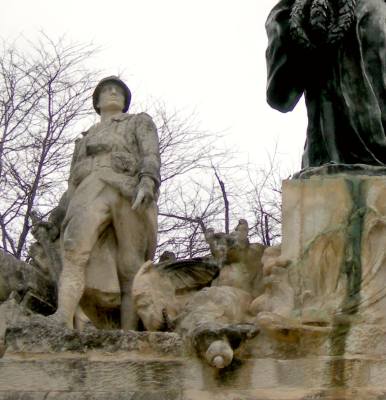 Monument aux Morts de Béziers : Groupe de gauche