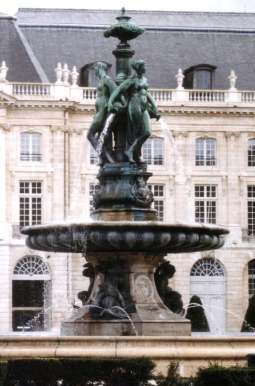 Bordeaux : Fontaine des Trois Grces