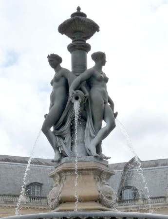 Bordeaux : Fontaine des Trois Grces