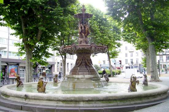 La fontaine de la place Delille