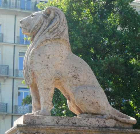 Auguste Can : Lion assis