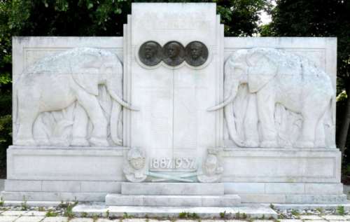 G. Prud'Homme : Monument aux pionniers de la Cte d'Ivoire