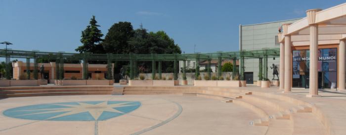 Montpellier : Odysseum, place du XXe sicle