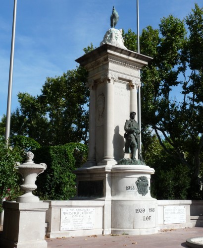 Yvonne Gisclard-Cau : Monument aux morts