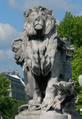 Jules Dalou : Lion conduit par un enfant (2) Jules Dalou : Lion conduit par un enfant (2)