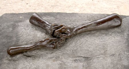 Louise Bourgeois : The Welcomming Hands