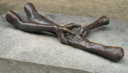 Louise Bourgeois : The Welcomming Hands