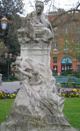 Monument à Éphraïm Mikhaël