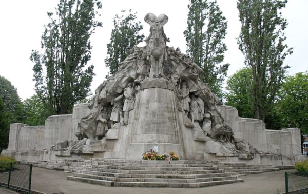 Louis Brasseur : Monument aux Morts